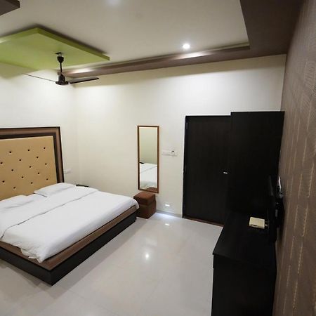 Hotel Ravi Residency Nadiād Extérieur photo