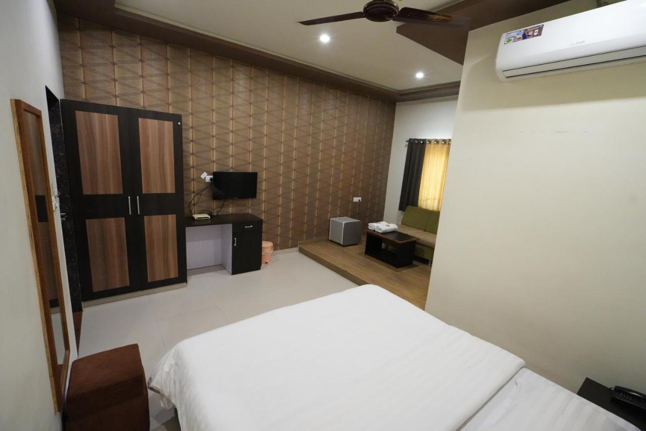 Hotel Ravi Residency Nadiād Extérieur photo
