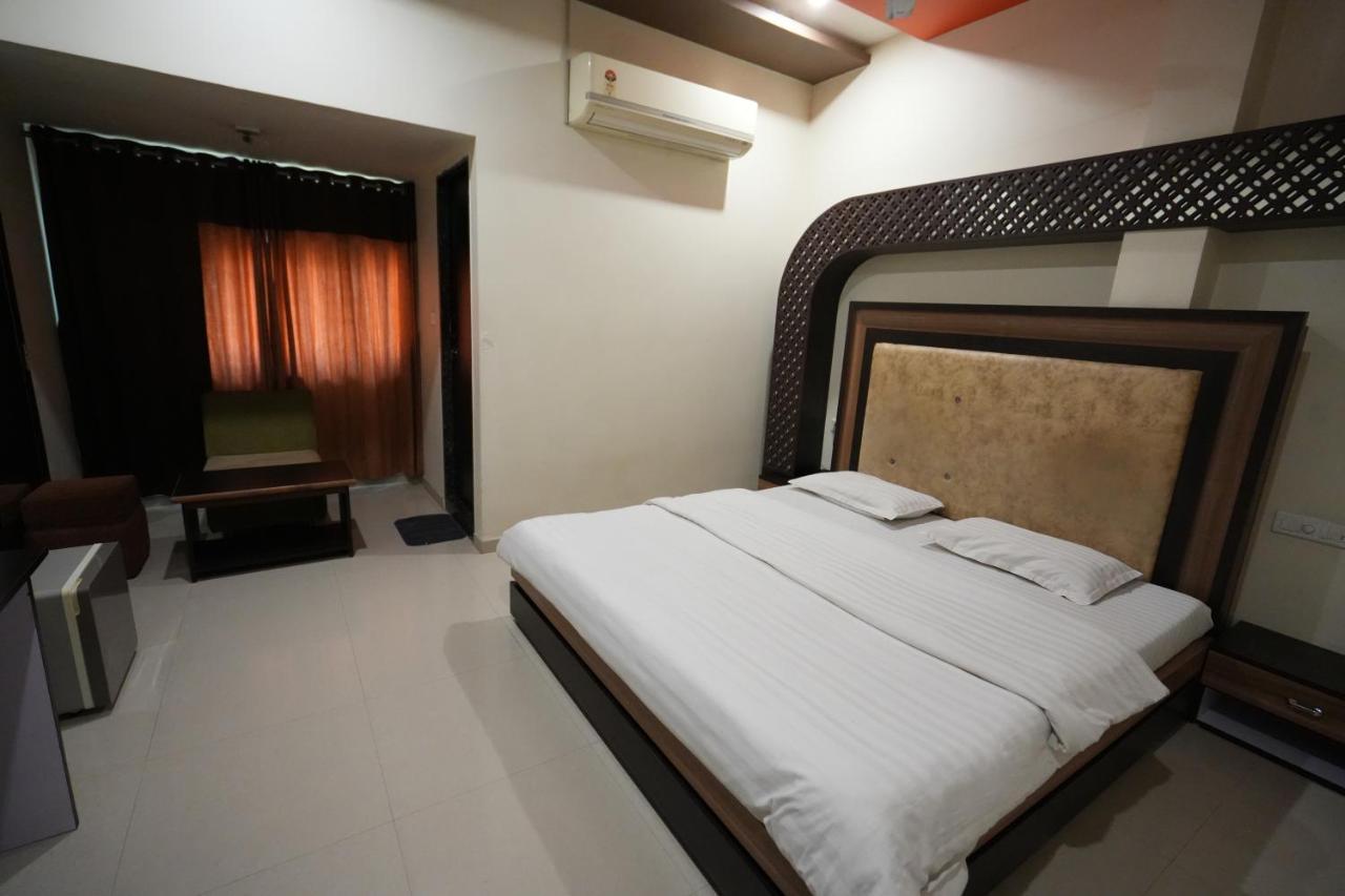 Hotel Ravi Residency Nadiād Extérieur photo