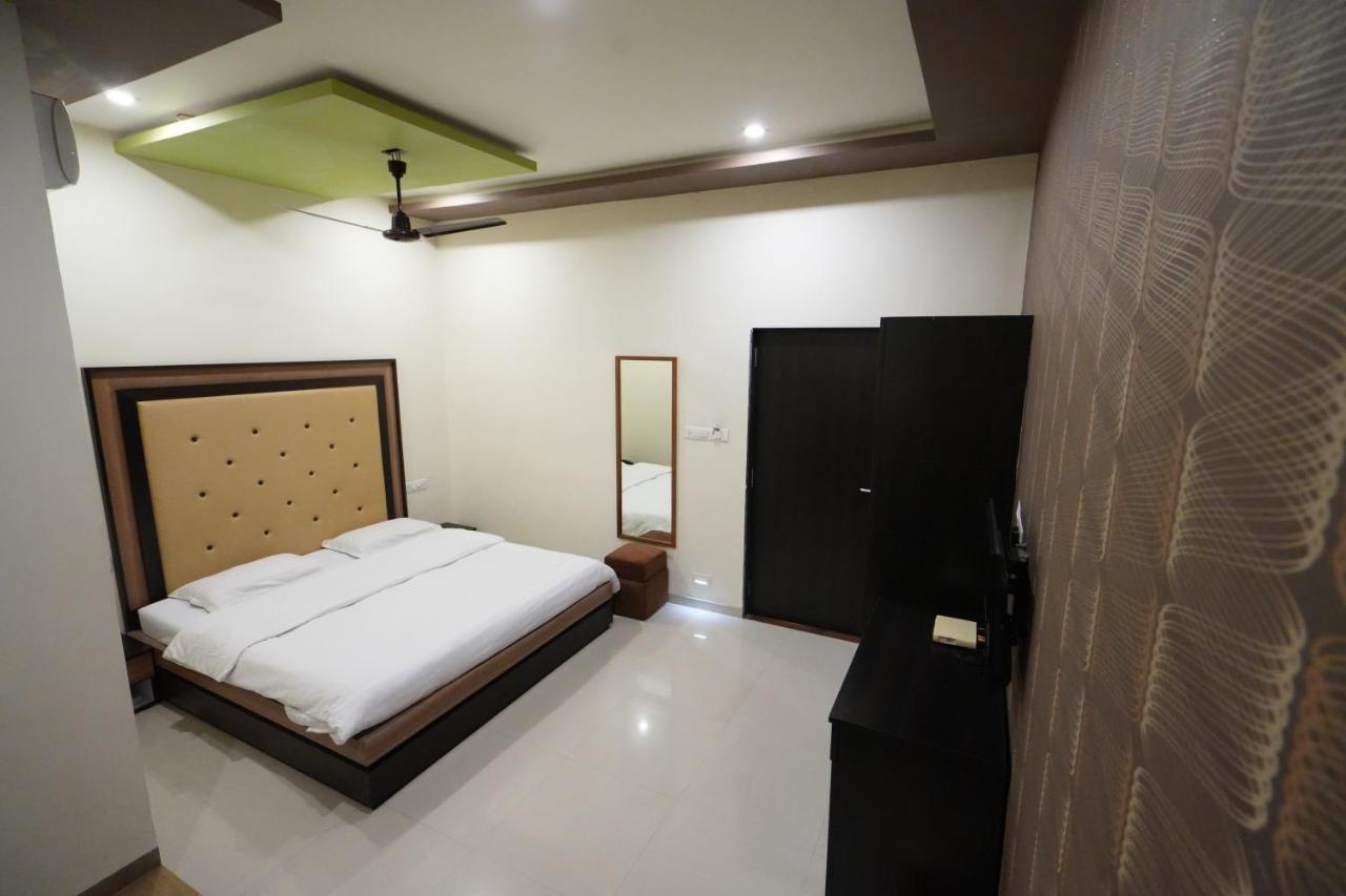 Hotel Ravi Residency Nadiād Extérieur photo