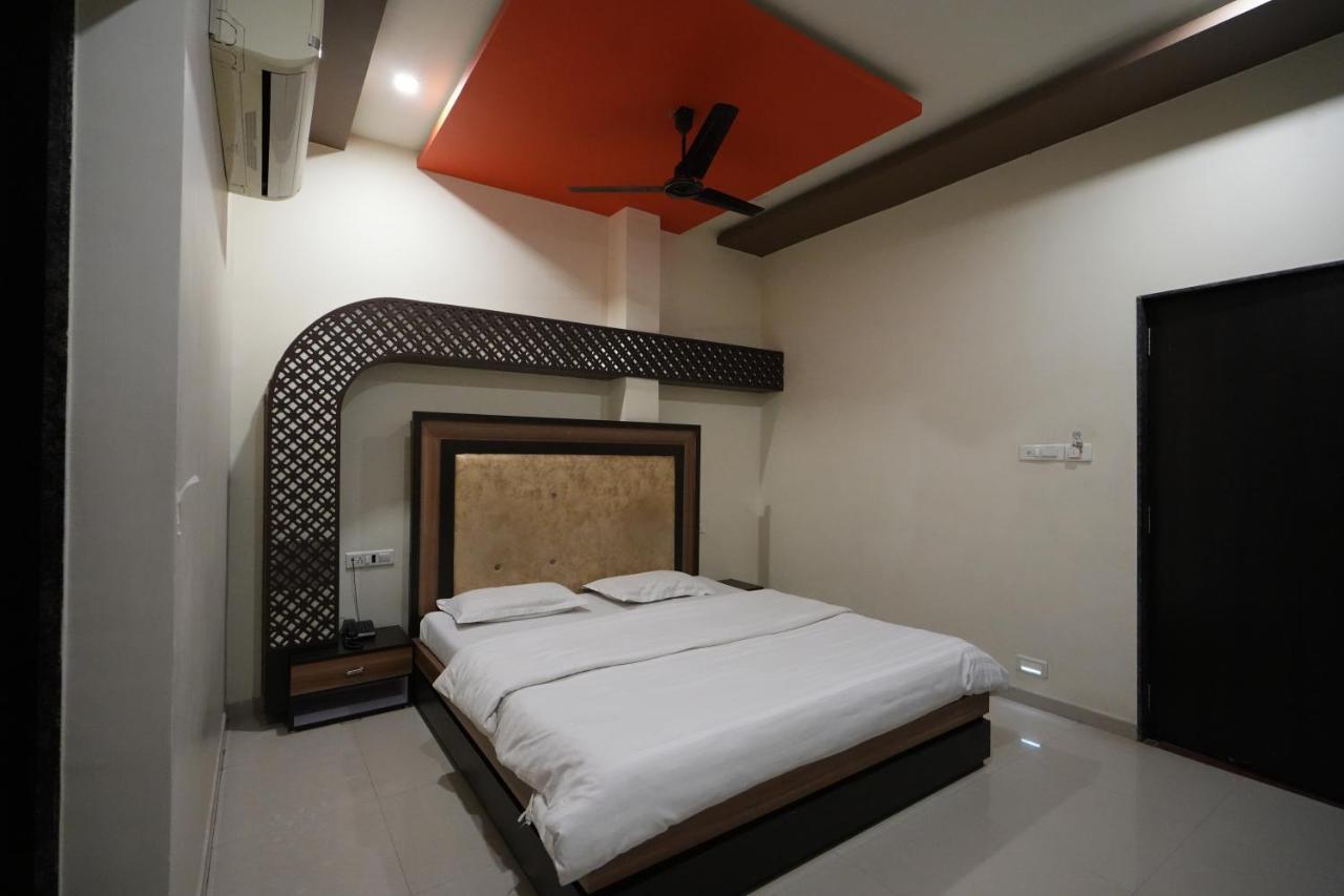 Hotel Ravi Residency Nadiād Extérieur photo