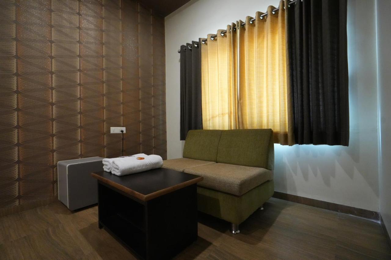 Hotel Ravi Residency Nadiād Extérieur photo