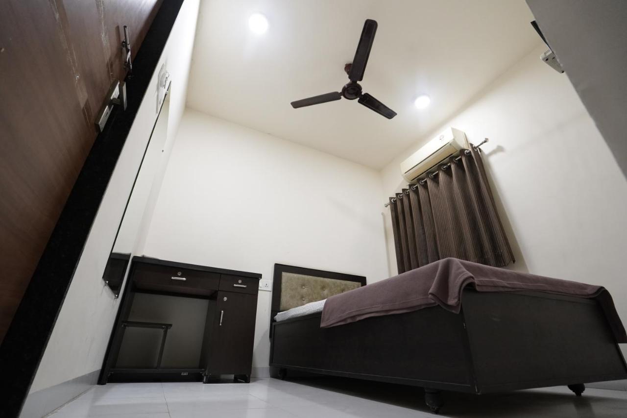 Hotel Ravi Residency Nadiād Extérieur photo