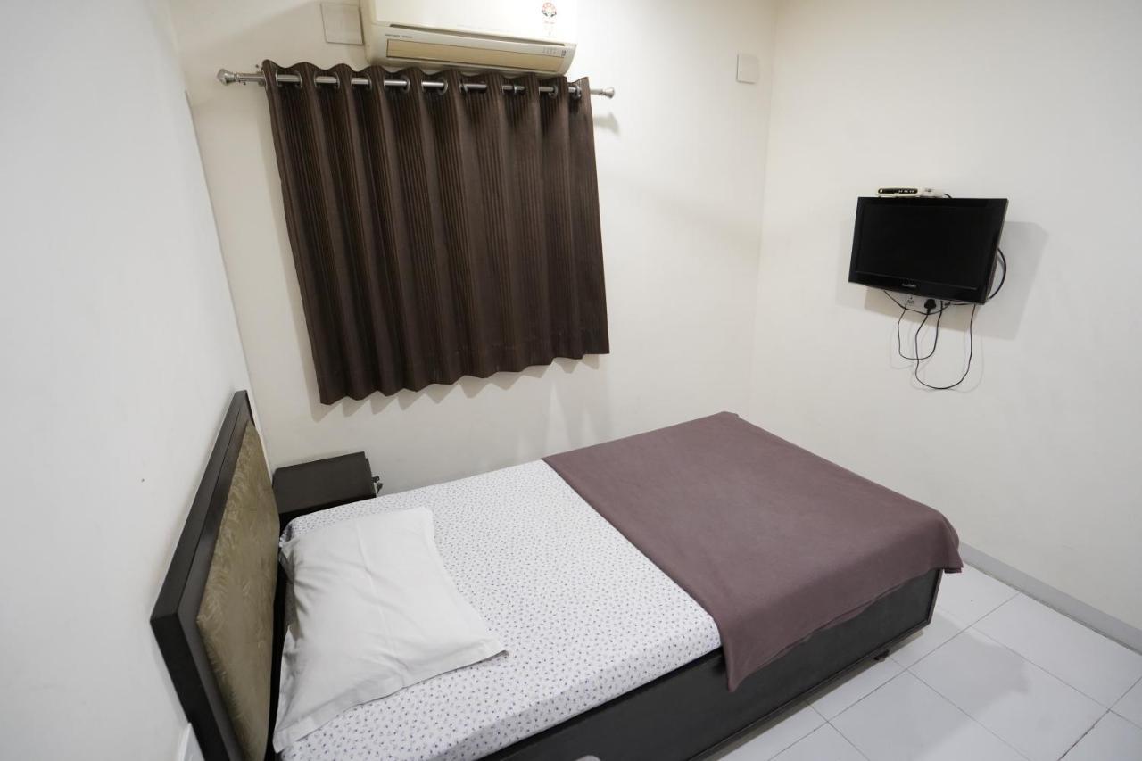 Hotel Ravi Residency Nadiād Extérieur photo