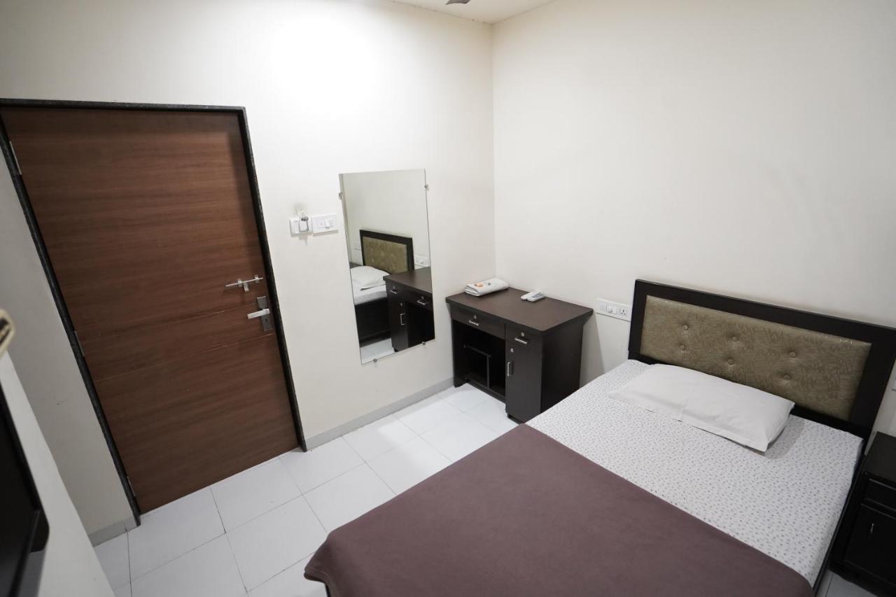 Hotel Ravi Residency Nadiād Extérieur photo