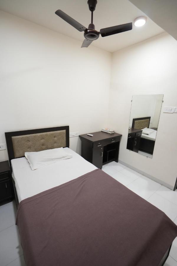 Hotel Ravi Residency Nadiād Extérieur photo